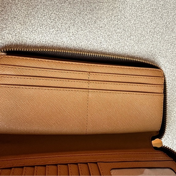 Pre Owned Michael Kors Large Logo Wallet - Picture 3 of 4